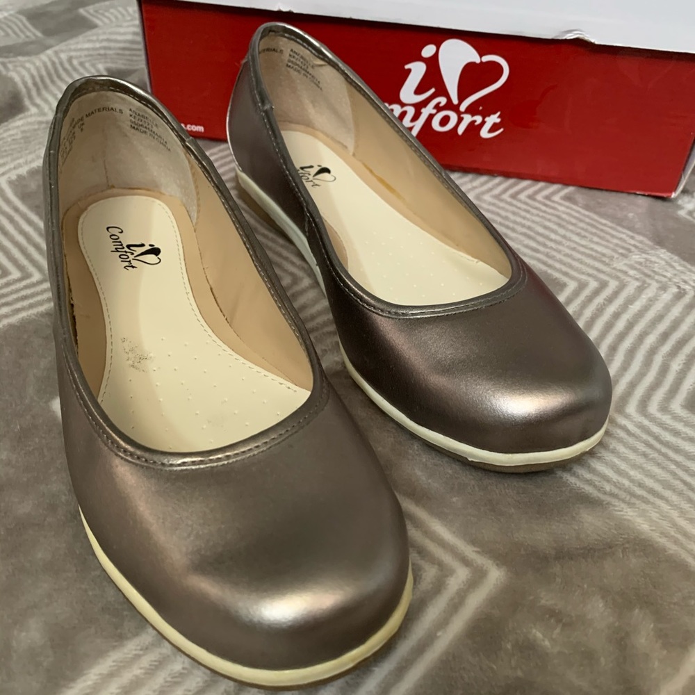 I Comfort shoes.